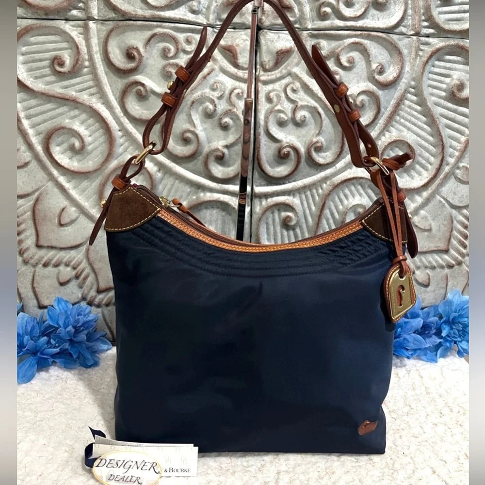 Authentic DOONEY  And BOURKE Large Erica Nylon Shoulder Bag Navy GUC!